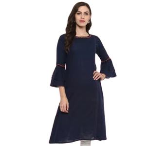 Kurta en coton bleu uni pour femme, coupe trapèze, avec manches cloche et col rond, conçu pour un usage quotidien décontracté et ethnique. - Product Image 1