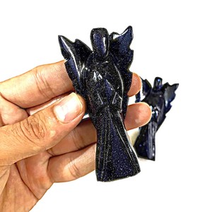 Venta al por mayor de hermosas figuras de ángeles de piedra de oro azul natural de 3 pulgadas, talladas a mano, figuras de hadas, torres de cristal, artesanías de ángeles - Product Image 2