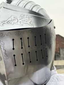 Casque médiéval artisanal gravé, armure de chevalier en acier, casque de bataille Renaissance pour cosplay - Product Image 3