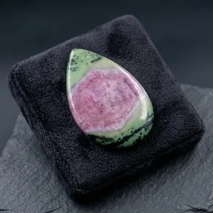 Cabochon en Zoisite Rouge Vert Rubis, Pierre Précieuse Naturelle |   Pierres en vrac en gros - Product Image 1