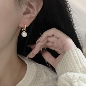 <b>Edison</b> Natural Freshwater Pearl Dangle Earrings Versatile Luxury Fashion with Horseshoe Buckle <b>Light</b> Temperament - Product Image 4