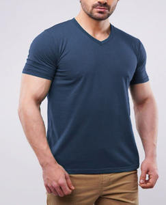 เสื้อยืดคอกลมแขนสั้นผู้ชาย ผ้าโพลีเอสเตอร์/คอตตอน ระบายอากาศได้ดี เป็นมิตรกับสิ่งแวดล้อม พิมพ์โลโก้ได้ตามต้องการ ดีไซน์เรียบง่าย น้ำหนัก 220 กรัม ทรงปกติ - Product Image 5