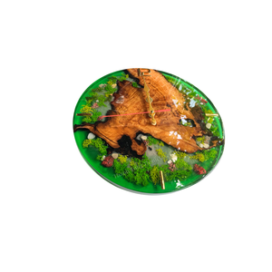 Reloj Redondo de Resina Epoxi con Tema de Árbol, Decoración Artística para el Hogar, Diseño de Musgo Verde Pintado a Mano, Hecho en Vietnam - Product Image 3