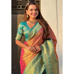 Sari en tissu rose pur avec des tissages contrastés en Zari, élégant pour les occasions spéciales - Product Image 2