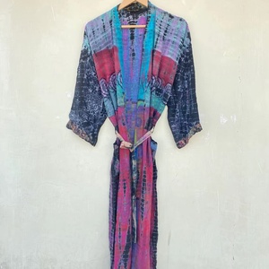 Kimono largo de Sari de seda crepé reciclado rosa y azul para mujer - Product Image 1