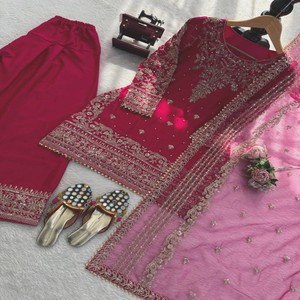 Conjunto de Kurta y Salwar de Seda VASTRA COTTAGE con Bordado de Hilo y Lentejuelas, Dupatta de Red con Borde de Encaje, Ropa Étnica para Fiestas - Product Image 6