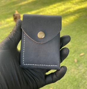 Portefeuille court en cuir de vachette véritable fait main, vintage, écologique, avec fermeture à bouton, Anwar Enterprises - Product Image 1