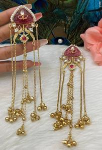 Impresionantes pendientes largos con acabado dorado de la mejor calidad y aspecto de piedra Kundan para mujeres y niñas, colección para fiestas y eventos nocturnos. - Product Image 2