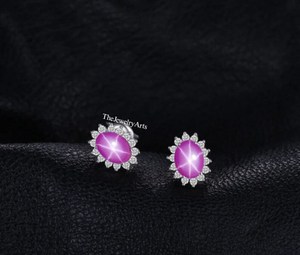 ต่างหูเงินแท้ 925 ประดับดาวสีชมพู รุ่น Lindy Star สีชมพูอ่อน ต่างหูรูปดาวประดับทับทิมสีชมพู สำหรับผู้หญิง ของขวัญเครื่องประดับทับทิม - Product Image 6