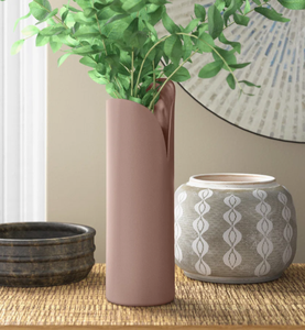 Jarrón de latón con forma de corazón exótico contemporáneo al por mayor – para sala de estar y mesa de comedor, decoración del hogar color burdeos - Product Image 1