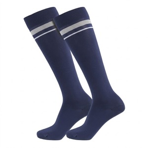 ถุงเท้าขี่ม้าคุณภาพสูง Alexandria Industries สีน้ำเงินกรมท่า ลายกระทิงแดง พร้อมขอบสามสี - Product Image 3