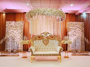 Magnifique ensemble de canapés dorés sculptés pour décoration de mariage, mobilier en bois pour scène de mariage musulmane (Walima) en Australie - Product Image 4