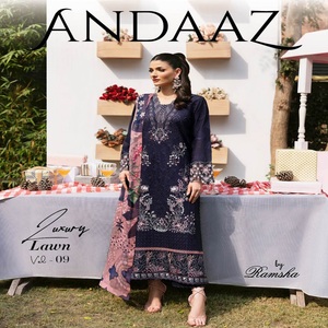 Soldes Exceptionnelles : Salwar Kameez Original de Ramsha, en Pur Coton Indien/Pakistanais, avec Broderies Lourdes et Design Ethnique Moderne, Non Cousu - Product Image 3