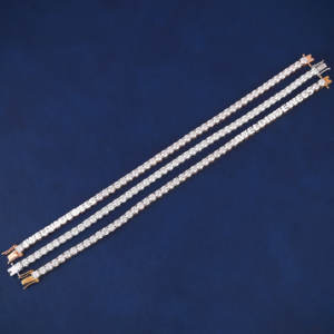 Listo para enviar: Pulsera de tenis de moissanita de plata 925 de 3 mm y 5 mm, la más vendida para mujer, con claridad D VVS, pasa el probador de diamantes. - Product Image 3