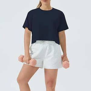 T-shirt court pour femme, style décontracté, tissu en coton doux, respirant, manches courtes, coupe ajustée, confortable pour un usage quotidien en été. - Product Image 4