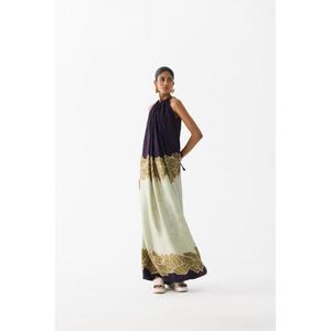 Vestido Halter Verde Alba de Calidad Premium, Confeccionado con Nuestra Impresionante Tela de Seda Vegana, Prenda Destacada para Todas las Temporadas - Product Image 3