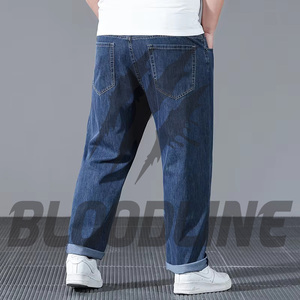 Jean en denim délavé coupe droite pour homme BLOODLINE, taille mi-haute, coupe classique, en coton, style décontracté automne - Product Image 3