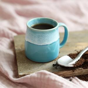 Mug à thé en céramique haut de gamme avec glaçure réactive bicolore, forme tonneau haute, poignée ergonomique, maintien de la chaleur pour des moments de détente - Product Image 1