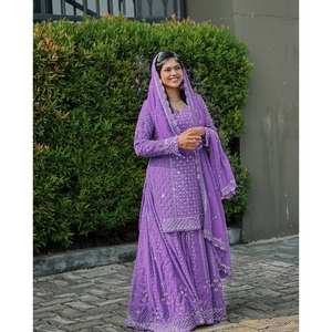 Ensemble de costume en mousseline de soie XL pour occasions spéciales avec broderie Zari et sequins - Product Image 4