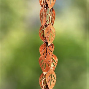 Cadena de Lluvia Metálica de Lujo, de Alta Calidad, para un Flujo de Agua Elegante en Arquitecturas Exteriores y Jardines - Product Image 1