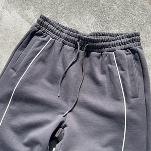 Pantalon de survêtement gris foncé pour homme, taille élastique avec cordon de serrage, bande latérale, coupe décontractée, tricoté, poids moyen, pour toutes les saisons - Product Image 3