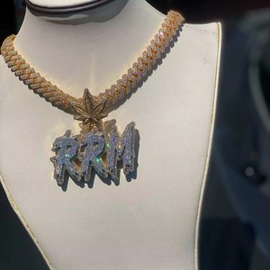 Pendentif personnalisé avec initiale sertie de diamants VVS Moissanite, en argent 925 plaqué or, style hip-hop pour homme. - Product Image 5