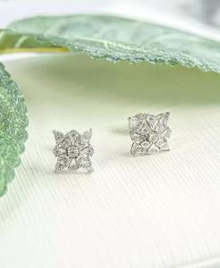 Orecchini a lobo con cluster di diamanti (1/10 ct.) t.w.) in Argento Sterling, Creato per |   Macy's - Product Image 4