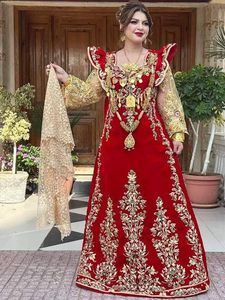Caftan rouge avec broderie élégante ornée de perles, de pierres et de dabka, caftan de mariage traditionnel long jusqu'au sol @ 2026 - Product Image 2