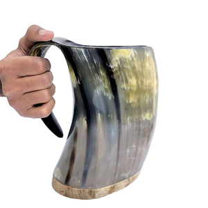 Mug à boire en corne de buffle, forme naturelle, poli, design rustique, durable, artisanal, objet de collection - Product Image 1