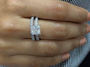 Bague de fiançailles Lurba Jewels en or blanc massif 14 carats avec diamant de laboratoire taille princesse 2 carats certifié IGI, luxe pour femme - Product Image 5