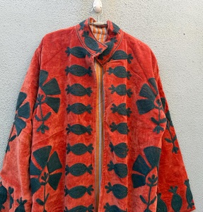 Manteau long en velours brodé Suzani pour femme, motif floral, vêtement d'hiver, cadeau pour elle - Product Image 2