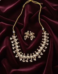 Conjunto de collar nupcial tradicional indio Kundan chapado en oro con circonitas cúbicas sin tallar y diamantes americanos, gargantilla con pendientes de perlas. - Product Image 2