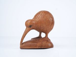 Elegante Escultura de Pájaro Kiwi en Madera para Decoración del Hogar, Adorno de Estante y Presentación de Regalo Hecho a Mano - Product Image 4