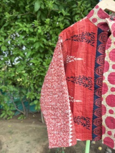 Chaqueta Kimono de Algodón Kantha Hecha a Mano |   Chaqueta Ligera para Mujer con Estampado de Bloques y Frente Abierto |   Ropa de Boutique Sostenible - Product Image 2