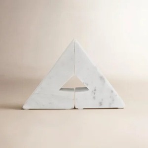 Sujetalibros Triangulares de Mármol, 2 Piezas, Diseño Escultural Minimalista en Piedra - Product Image 1