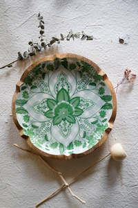 Plateau en bois traditionnel avec motif d'oiseau bleu et de fleurs, réutilisable, pour la table, les fêtes et les événements. - Product Image 5
