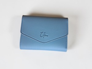 Portefeuille court en cuir PU pour femme, design élégant avec lettres en relief, fermeture à bouton, multifonction, 5 pouces, usage quotidien - Product Image 1