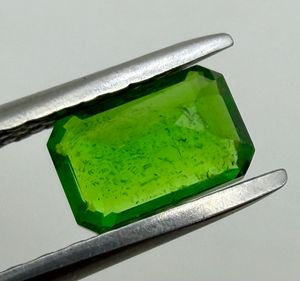 Pierre précieuse naturelle de Tsavorite Grenat, vert émeraude, taille octogonale brute, 1,25 ct, cadeau pour collectionneur de bijoux, pierre de naissance, cristal de guérison - Product Image 1