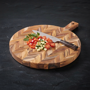 Planche à découper ronde en bois d'acacia avec un élégant motif en chevrons, poignée intégrée robuste, parfaite pour couper les légumes - Product Image 5