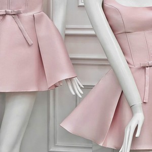 Robe mini trapèze en satin couleur unie style coréen tissé, avec bretelles larges, corset à la taille et détail nœud évasé, pour femme, loisirs, OEM ODM - Product Image 5