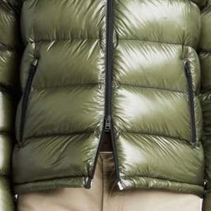 เสื้อแจ็คเก็ตพัฟเฟอร์คุณภาพดี ระบายอากาศได้ดี ขายส่ง แฟชั่นฤดูหนาวล่าสุด สไตล์ลำลอง ทรงเข้ารูป สีตามสั่ง อุ่นสบาย ทนทาน - Product Image 4