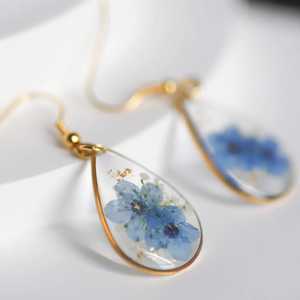 Pendientes de resina con detalles de metal de cobre y diseño de color en espiral, ideales para colecciones de joyería artística. Artesanías de resina. - Product Image 6