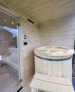 ซาวน่ากลางแจ้งทรงโมเดิร์นแบบมุมฉาก รุ่น Senxing Sx548 โครงเหล็กสีดำ ผนังกระจกสูงจากพื้นจรดเพดาน ลานไม้ ระบบเผาไม้ เป็นมิตรกับสิ่งแวดล้อม - Product Image 5