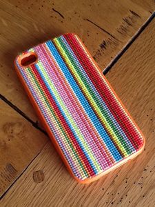Coque de téléphone en forme de cœur perlé faite à la main, transparente avec cœurs rouges et accents dorés, thème amour, accessoire de décoration pour la Saint-Valentin - Product Image 5
