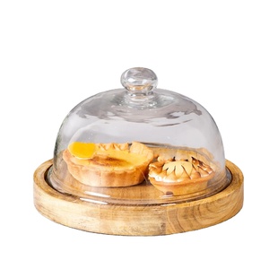 Dôme cloche en verre décoratif transparent soufflé pour gâteau dessert avec poignée en verre boule solide et base ronde en bois - Product Image 1
