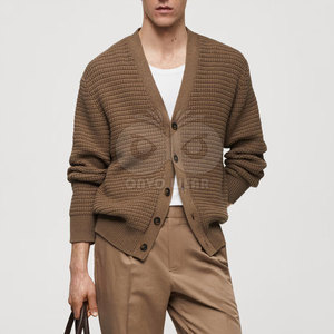 Pull cardigan classique en tricot pour homme, boutonné devant, manches longues, design décontracté, doux et confortable, à porter au quotidien - Product Image 2