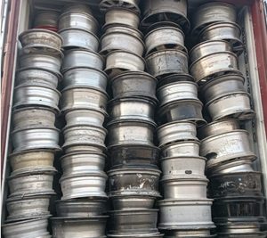 Venta al por mayor de chatarra de ruedas de coche de aleación de aluminio plateado blanco, de alta pureza (99.9%), grado AA, para uso industrial y exportación. - Product Image 4
