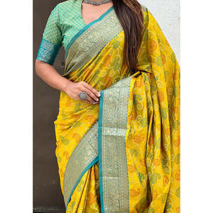 Mehendi Green Soft Silk Zari Woven Bandhani Patola Saree with Contrast Weaves for <b>Club</b> <b>Dress</b>-Up - Product Image 5