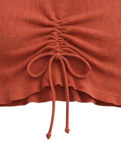 Top Corto Personalizado Color Naranja Quemado, Cuello Alto Acanalado, Sin Mangas, con Cordón Ajustable, Fruncido en la Parte Delantera, Corte Ajustado para Mujer - Product Image 4