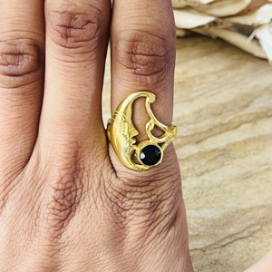 Nouvelle Collection 2026 : Bagues Gothiques Lune en Laiton Plaqué Or 18 carats avec Onyx Noir – Bijoux Célestes pour Femme – Vente en Gros/OEM/ODM - Product Image 6